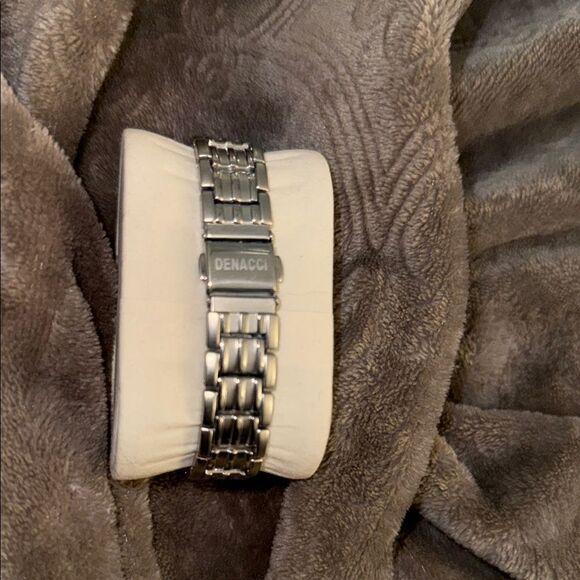 Dencci Timepiece with Emerald Dial and Silver Band - Picture 5 of 8